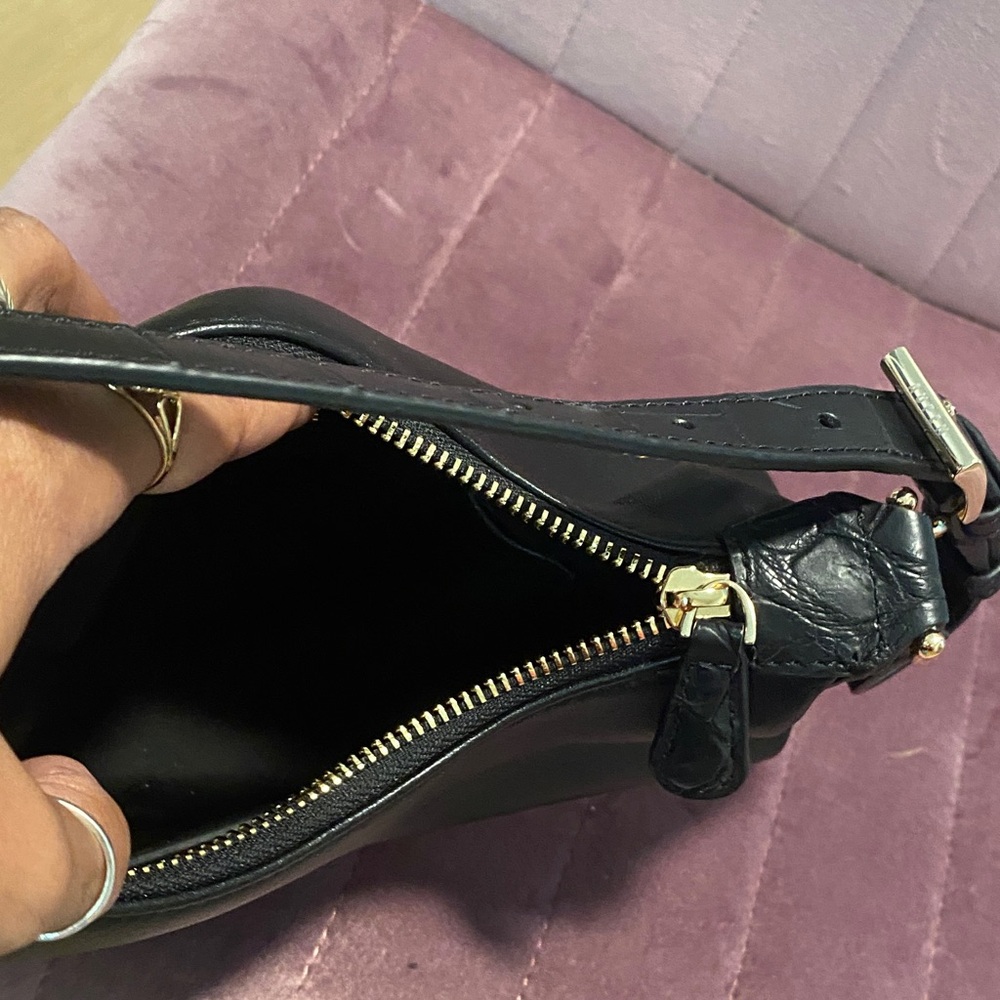Aupen Black Leather Shoulder Bag - Picture 9 of 11